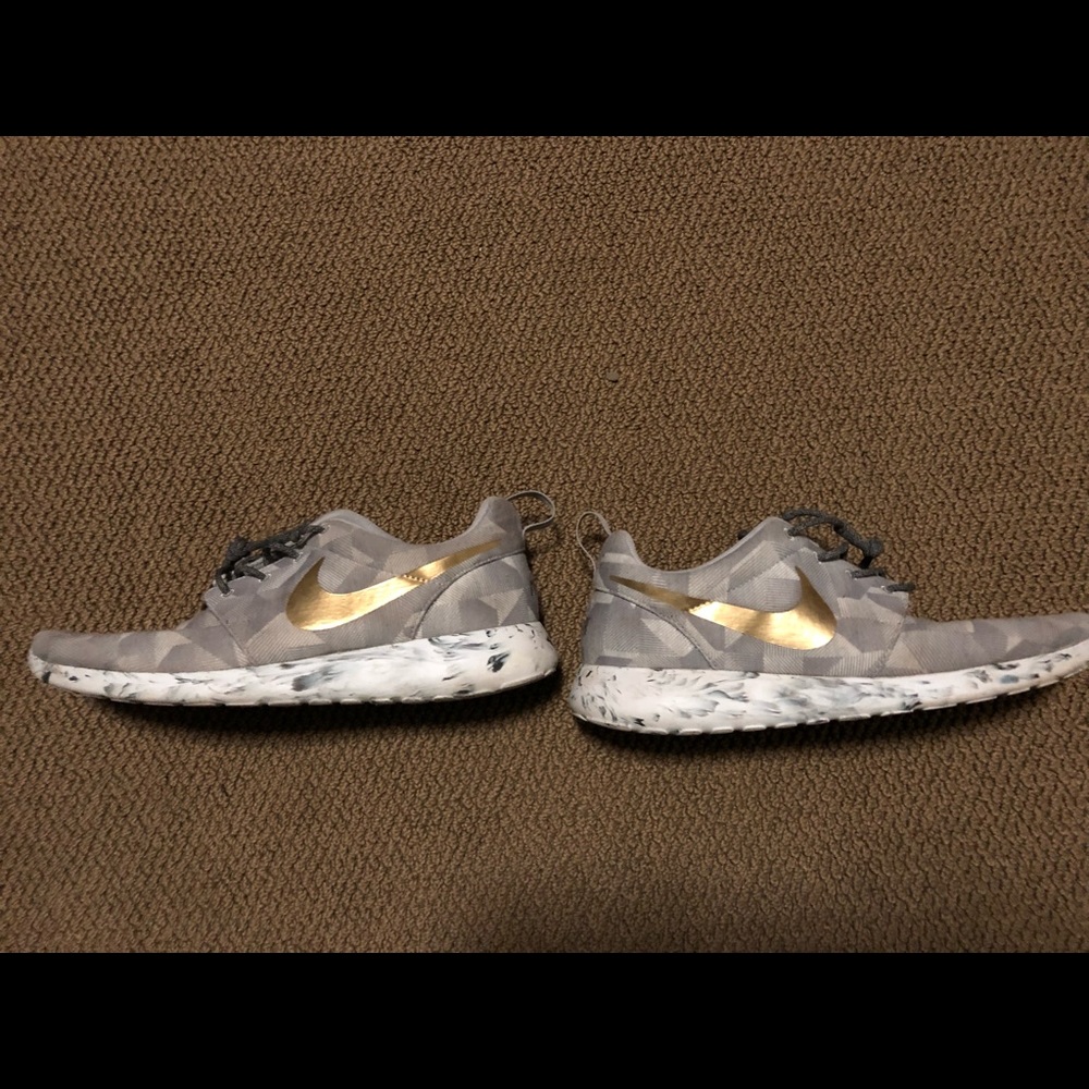 Nike ID Custom Rosche Runs size 12